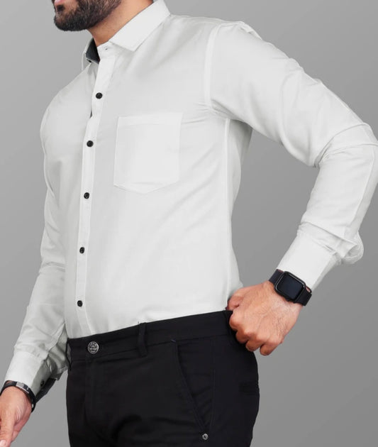 Men Regular Fit Solid Spread Collar Casual Shirt