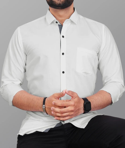 Men Regular Fit Solid Spread Collar Casual Shirt