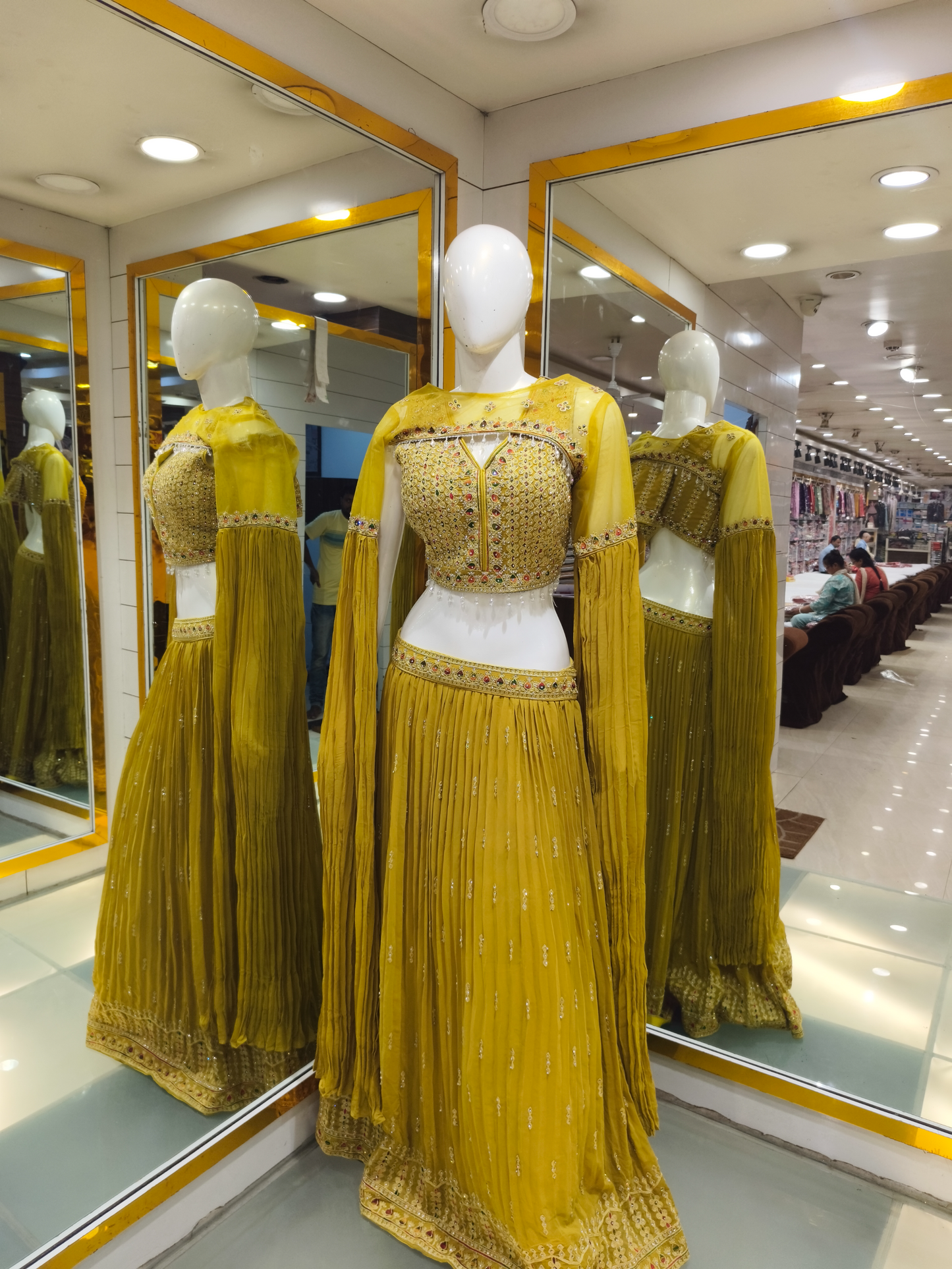 Crop- Top Lehenga 01/02